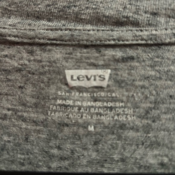 Gray Medium Levi’s Cropped Tshirt - Picture 3 of 3